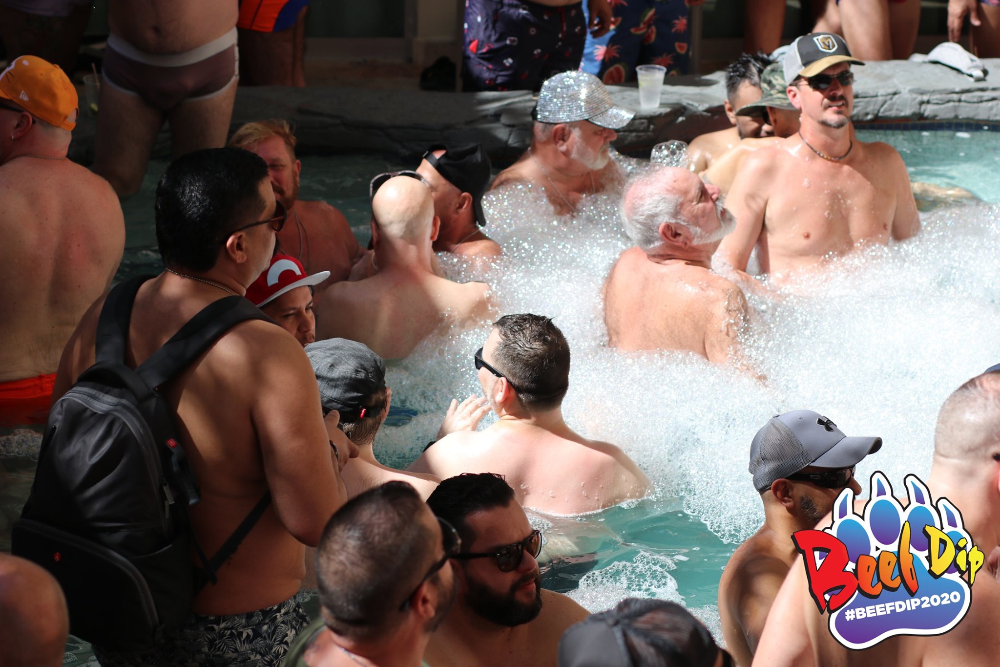 FIESTA EN LA PISCINA DE ESPUMA